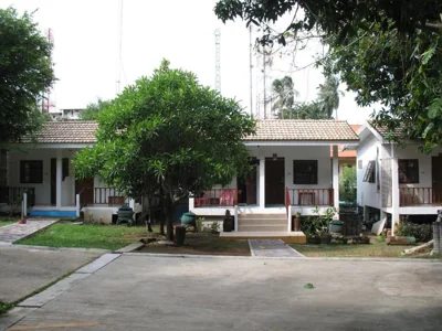 Habitación económica con dos camas individuales y ventilador — Thai Dee Garden Resort